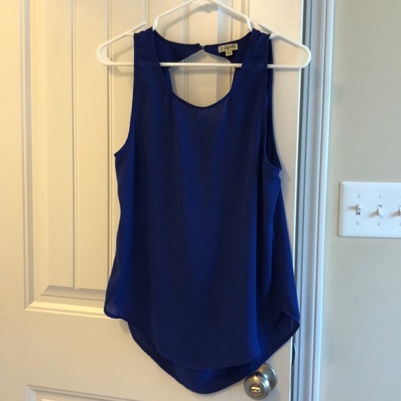 Open-back blouse - Picture 1 of 4